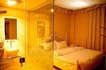 Lucky 5 Million Express Hotel Yuxi Kunming Esterno foto