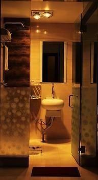 Lucky 5 Million Express Hotel Yuxi Kunming Esterno foto
