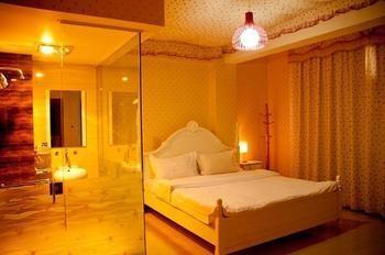 Lucky 5 Million Express Hotel Yuxi Kunming Esterno foto